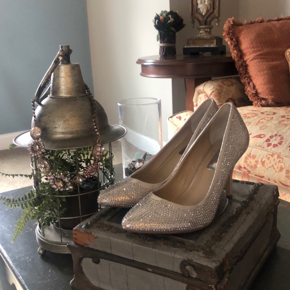 Pumps - Picture 2 of 8